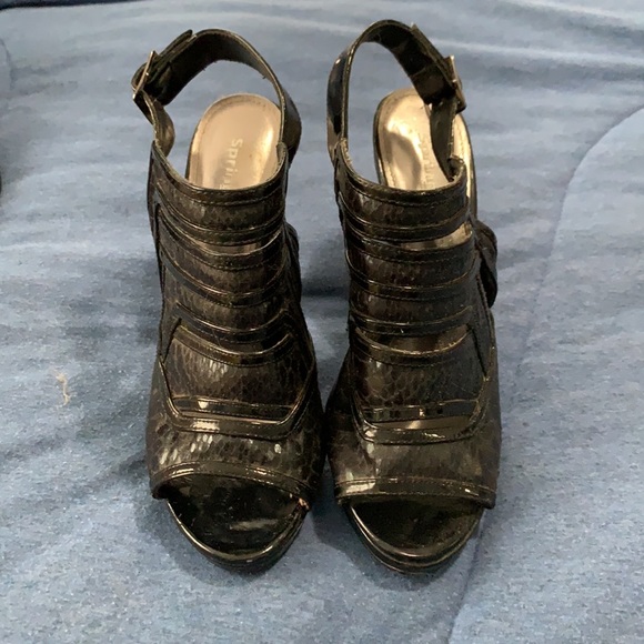 Spring platform heel - Picture 2 of 3